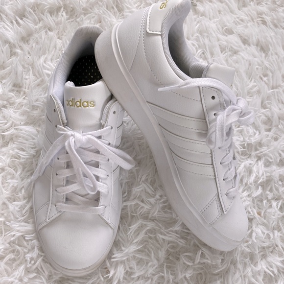 adidas Shoes - Adidas women’s white sneakers shoes size 7.5